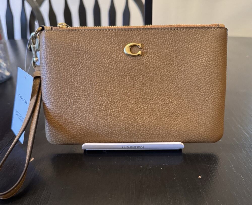 NWT Coach Essential Small Wristlet In Polished Pebble Leather